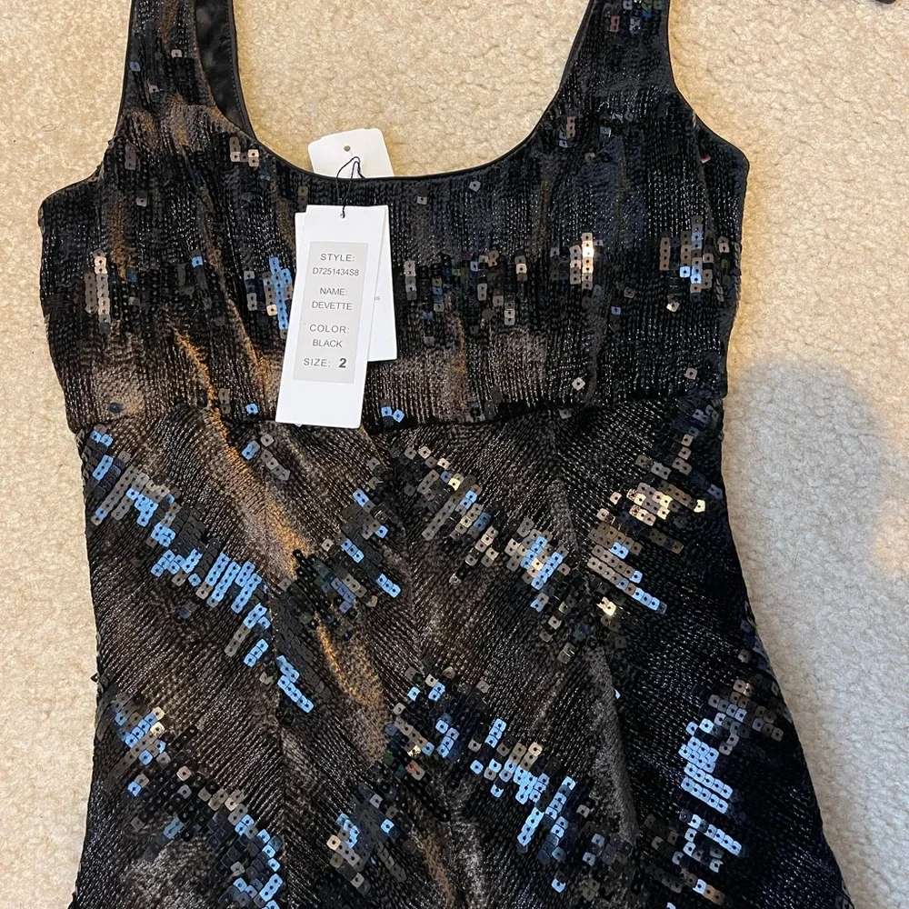 DVF Sequin velvet midi dress in Gold and black - Picture 2 of 2